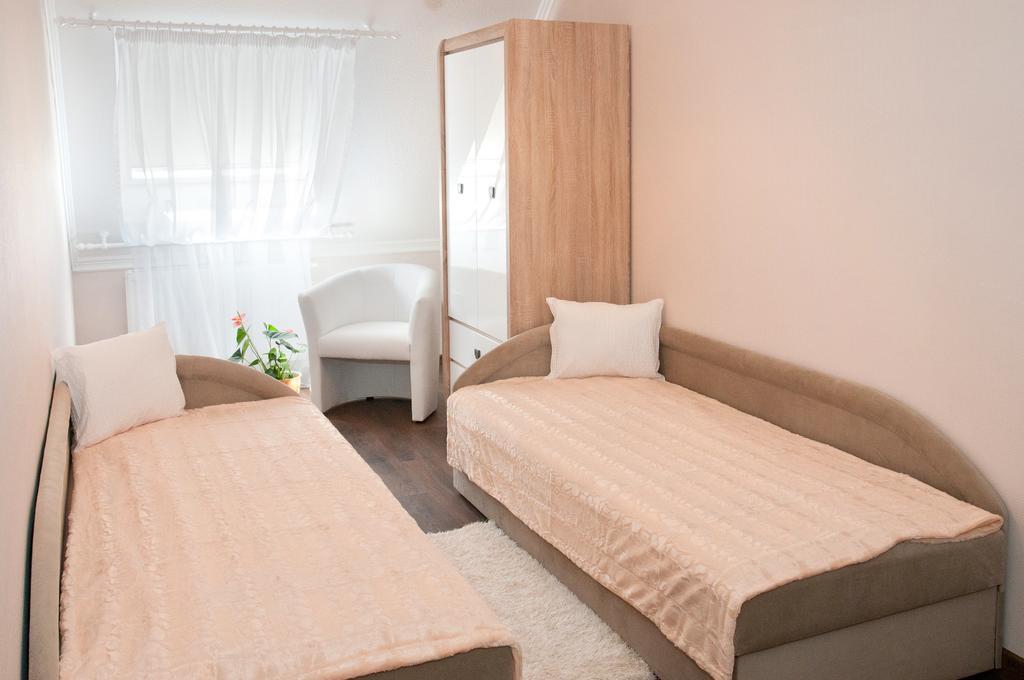 Ametiszt Apartman Heviz Exterior photo